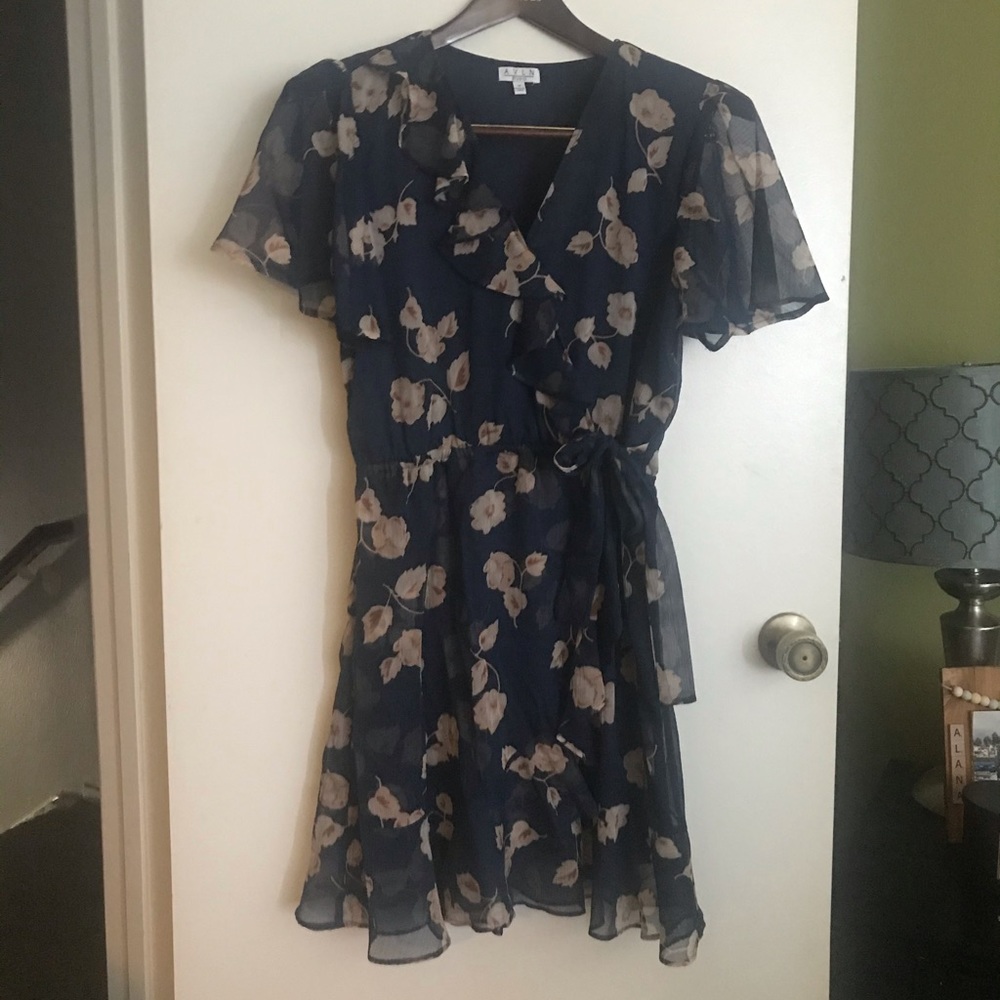 AVLN Studio Dress - V-neck Floral Navy